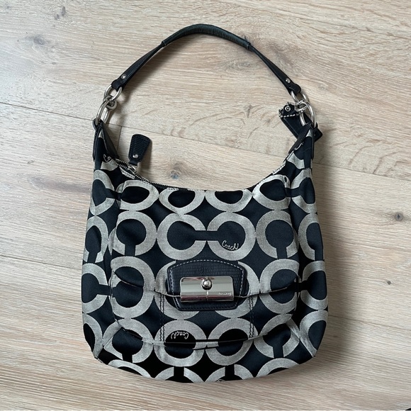 Signature Coach Kristin Op Art Canvas Chain Link No. L1182-19331 - Picture 1 of 9